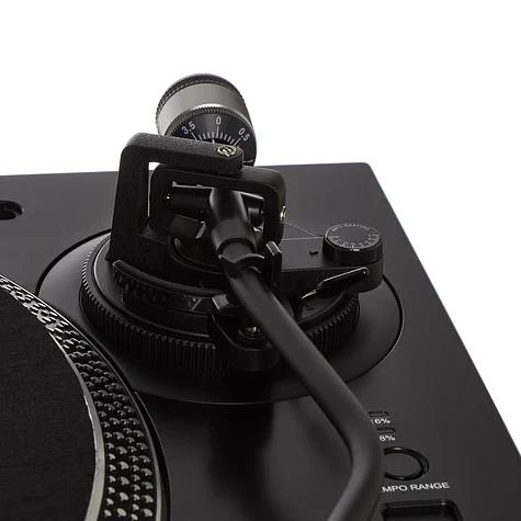 Audio-Technica AT-LP120X - тонарм и антискейтинг крупным планом