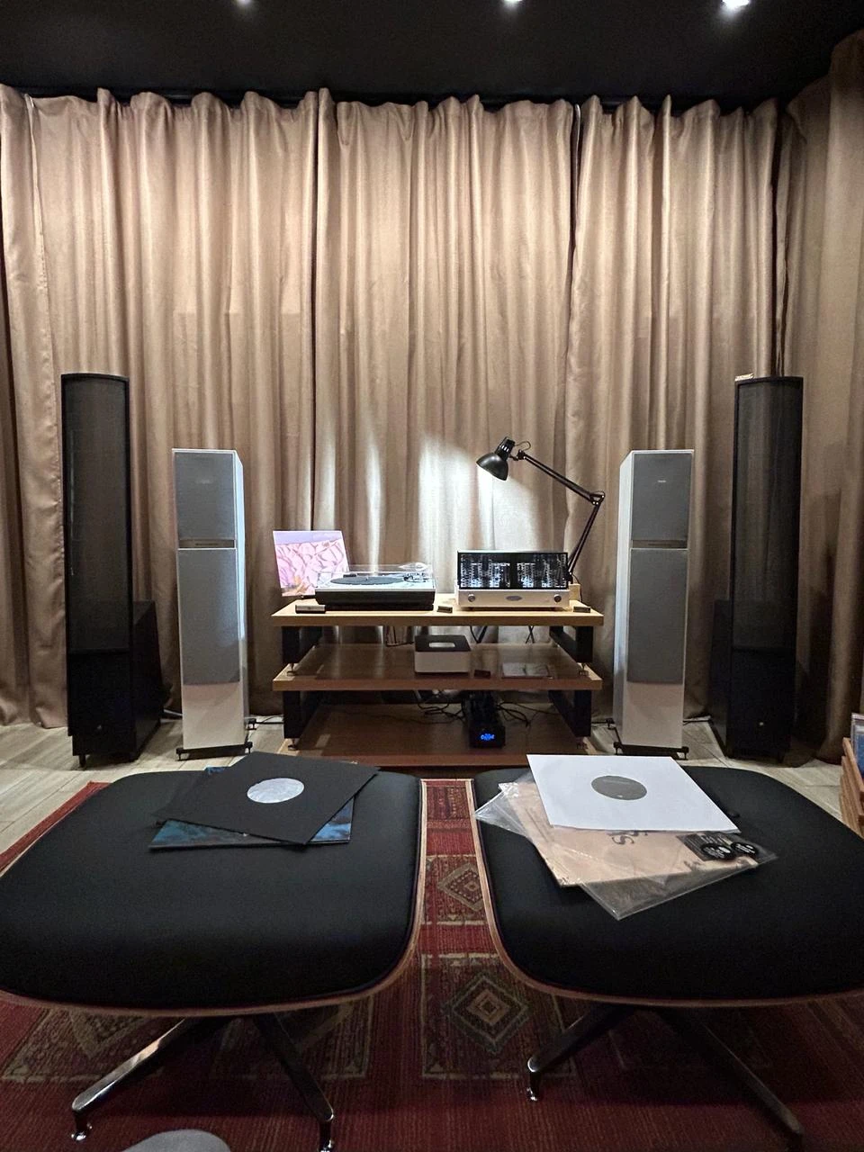 Martin Logan — электростатическая акустика в комнате прослушиваний